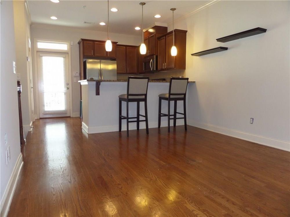 Rare 2 bed 2.5 bath Townhome located in Midtown property image