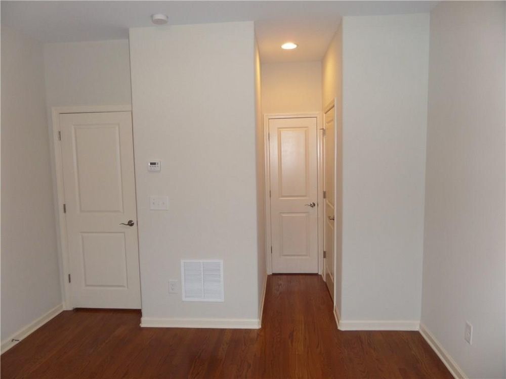 Rare 2 bed 2.5 bath Townhome located in Midtown property image