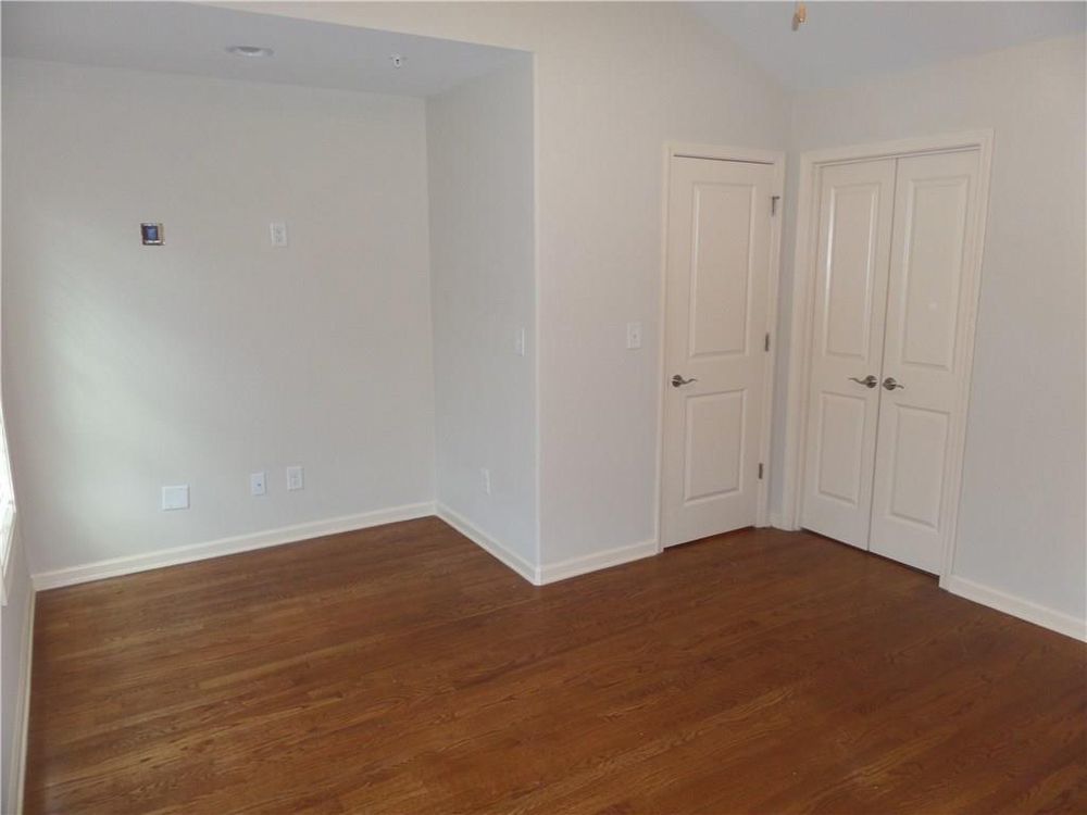 Rare 2 bed 2.5 bath Townhome located in Midtown property image