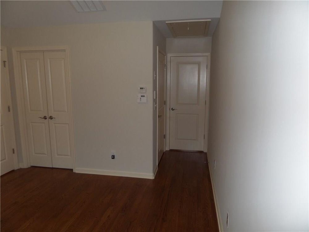 Rare 2 bed 2.5 bath Townhome located in Midtown property image